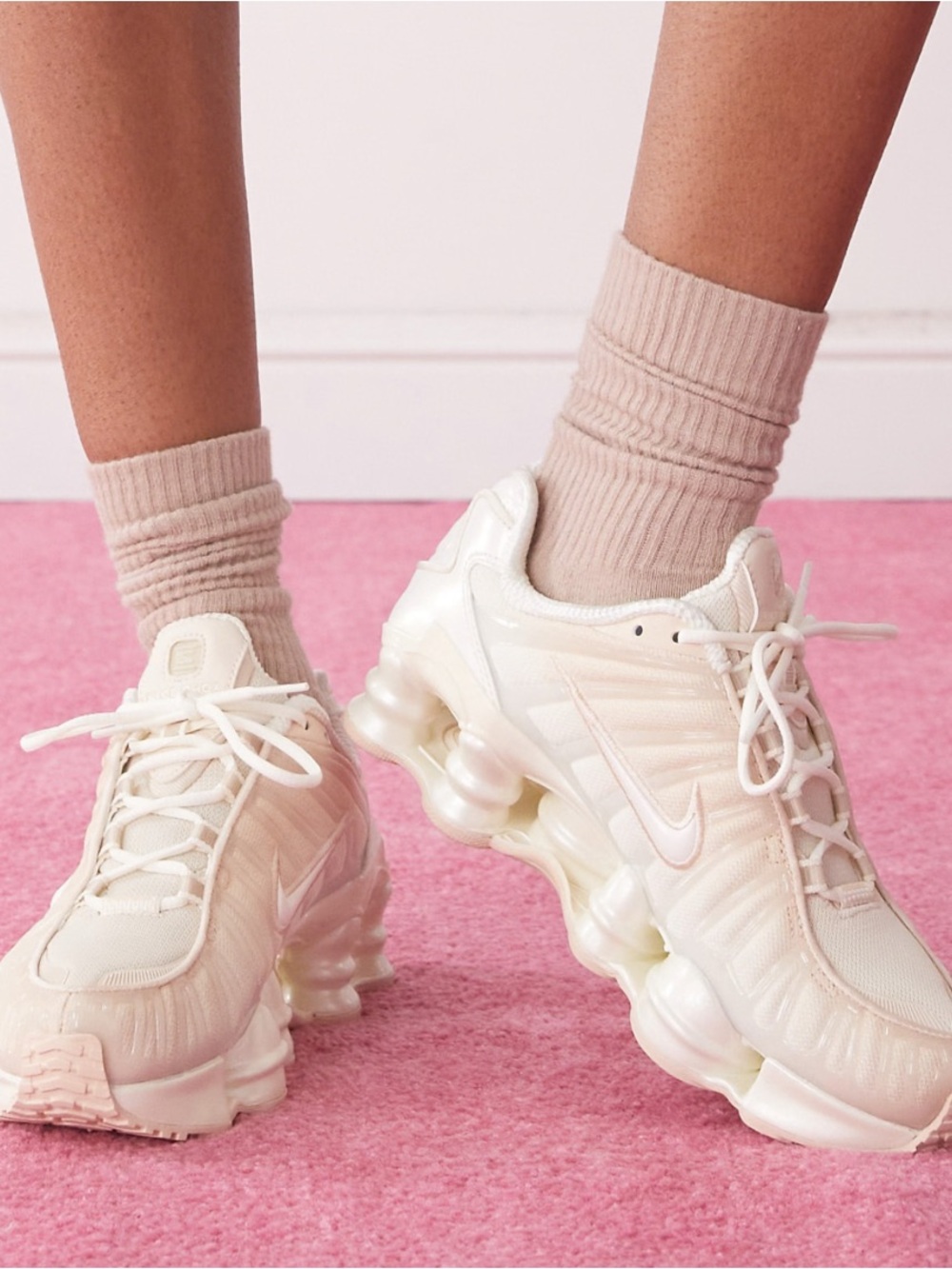 NEW Nike Women's Shox Tl Sneakers in pearlised sneakers in light pinks